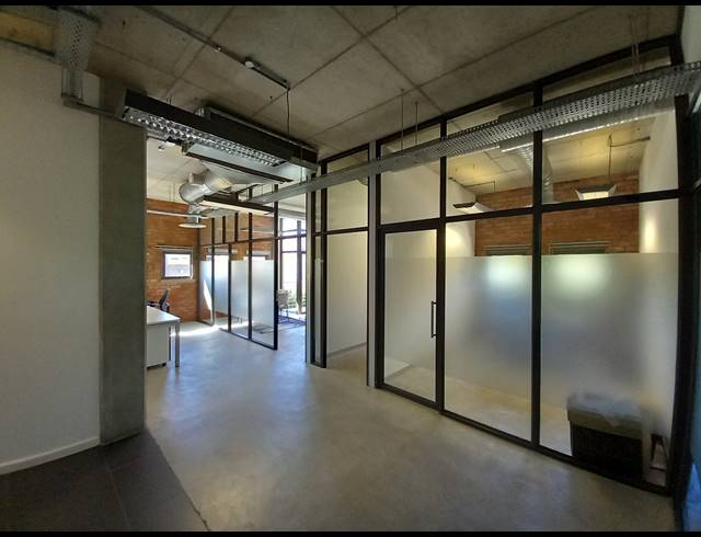 241M² OFFICE TO LET IN BRYANSTON